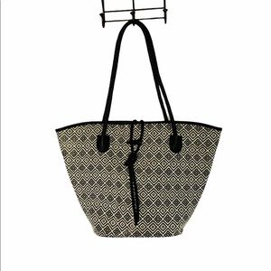 💖Neiman Marcus Black and White Tote